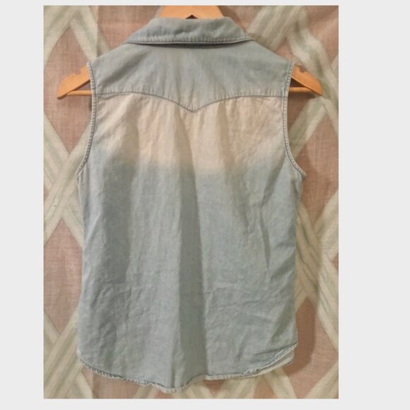 Denim Button Down Sleeveless Top w/ Chest Pocket Distressed/ White Wash Detail - Picture 5 of 7
